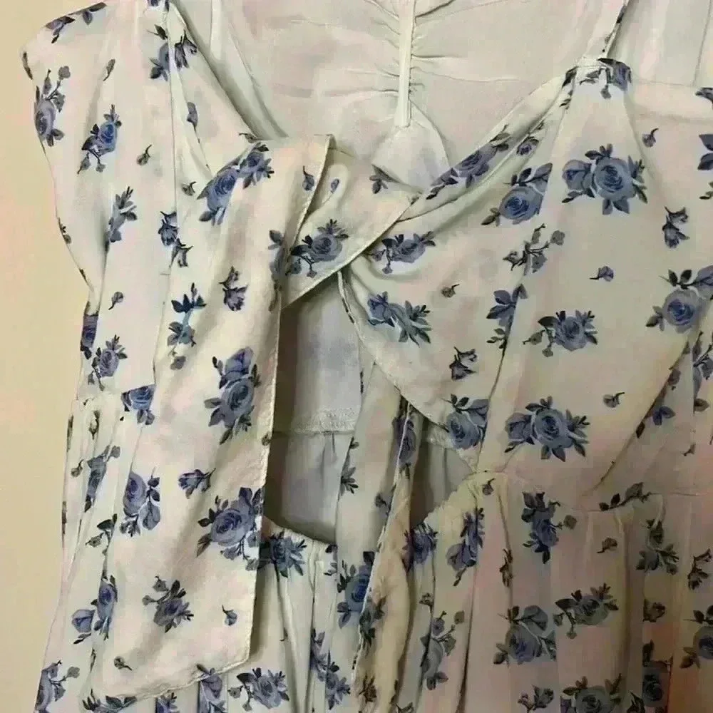 Hollister Floral Tie Back Dress - Picture 6 of 8